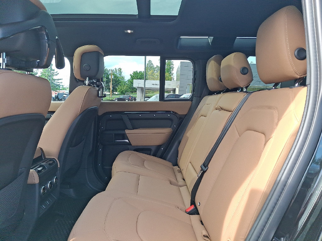 New 2026 Land Rover Defender 110 X-Dynamic SE AWD/4WD image 6