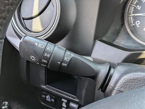 Used 2017 Toyota Tacoma TRD Off-Road w/ Tow Package (A/T) AWD/4WD image 15