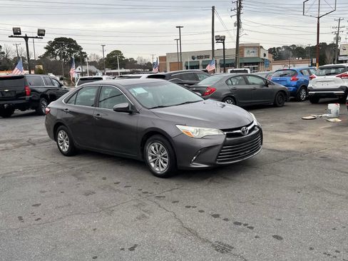 Used 2016 Toyota Camry LE image 6