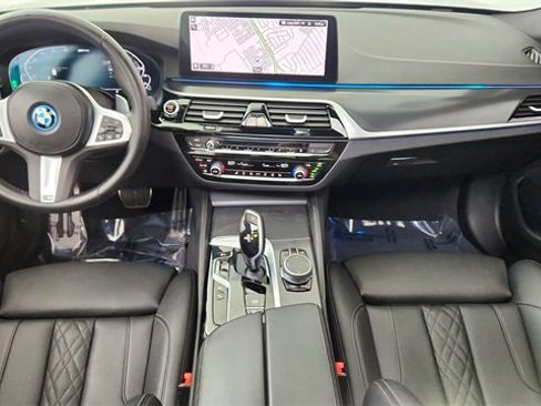 Used 2023 BMW 530e 530e iPerformance w/ M Sport Package image 19
