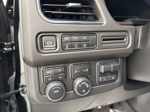 Used 2024 Chevrolet Tahoe Z71 w/ Luxury Package AWD/4WD image 20