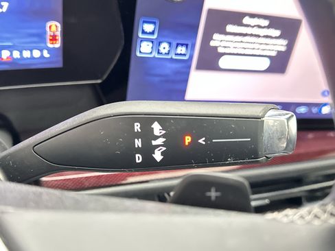 Used 2024 Chevrolet Traverse Z71 image 40