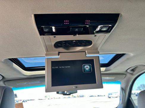 Used 2019 Chevrolet Suburban Premier image 28