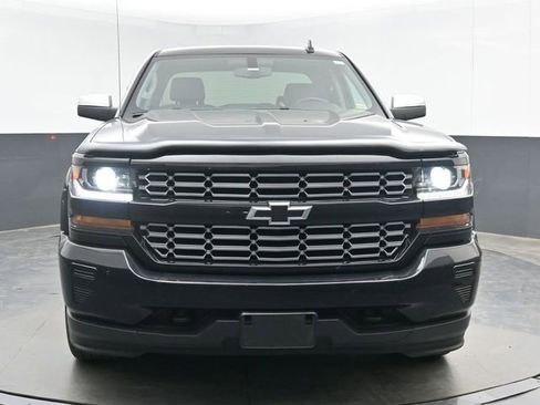 Used 2017 Chevrolet Silverado 1500 Custom w/ Custom Convenience Package AWD/4WD image 3