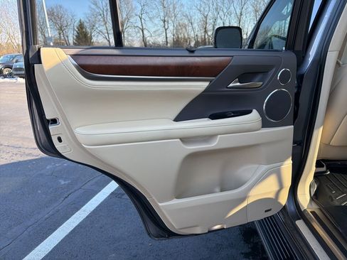 Used 2020 Lexus LX 570 4WD w/ Luxury Package image 23
