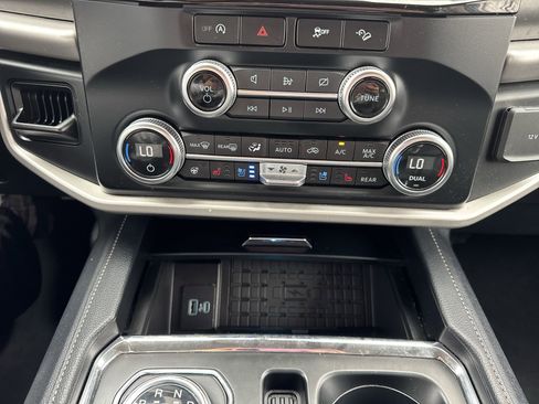 Used 2024 Ford Expedition Max XLT image 19