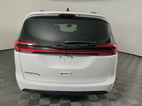New 2026 Chrysler Pacifica Select w/ S Appearance Package image 6