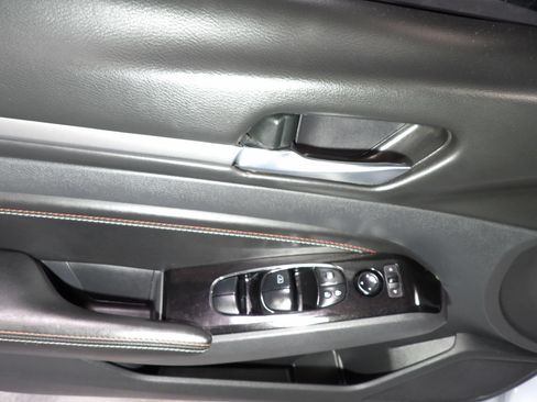 Used 2023 Nissan Altima 2.5 SR w/ SR Premium Package FWD image 10