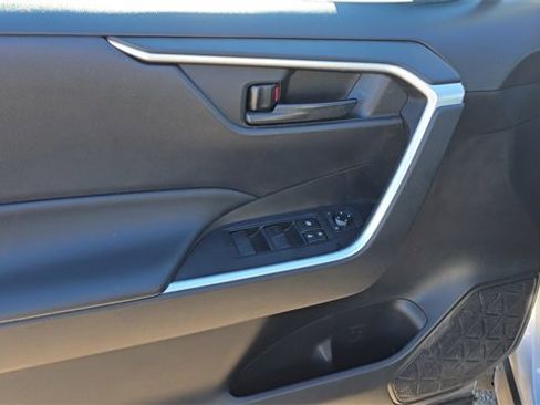 Used 2022 Toyota RAV4 LE image 10