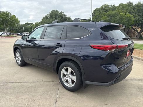 Used 2023 Toyota Highlander LE image 4