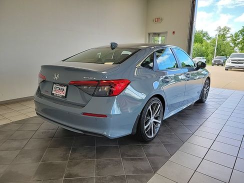 Used 2023 Honda Civic Touring image 6