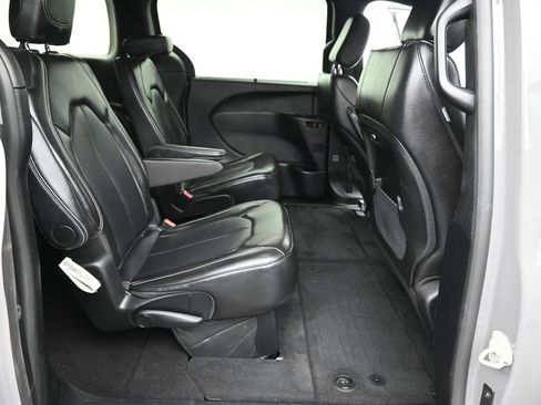 Used 2025 Chrysler Pacifica Select FWD image 20