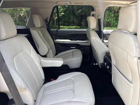 Certified 2019 Ford Expedition Platinum RWD image 30