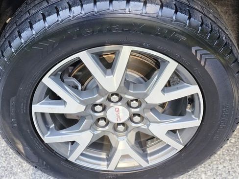 Used 2021 GMC Acadia SLE image 10