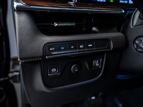 Used 2022 Cadillac Escalade Premium Luxury image 35