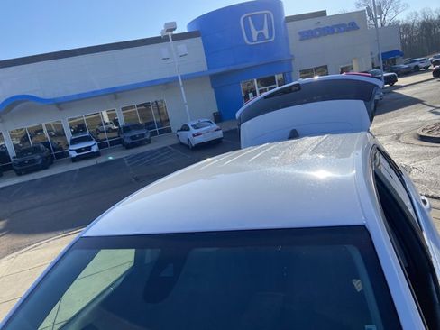 Used 2024 Chevrolet Equinox LT image 27