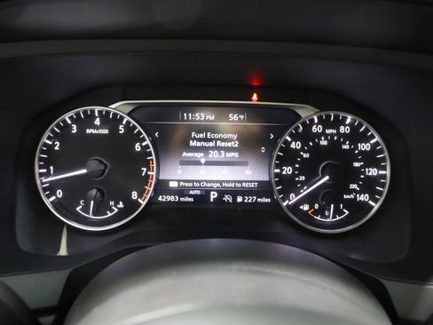 Used 2023 Nissan Pathfinder S image 39