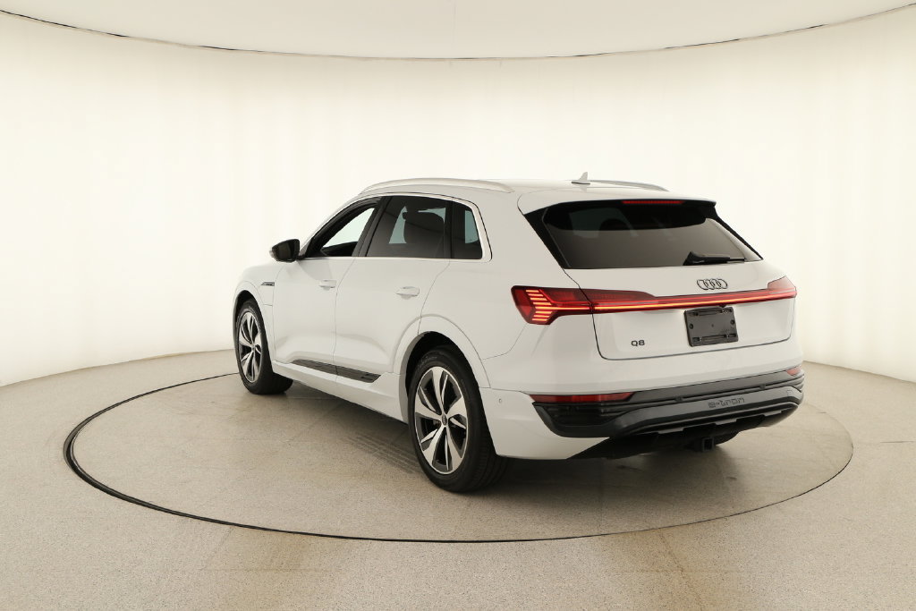 Used 2024 Audi Q8 e-tron Premium Plus AWD/4WD image 4