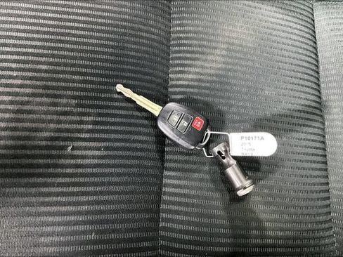 Used 2015 Toyota RAV4 XLE AWD/4WD image 31