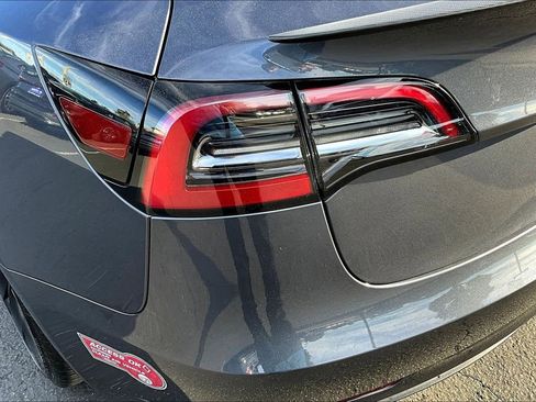 Used 2023 Tesla Model 3 Performance image 19