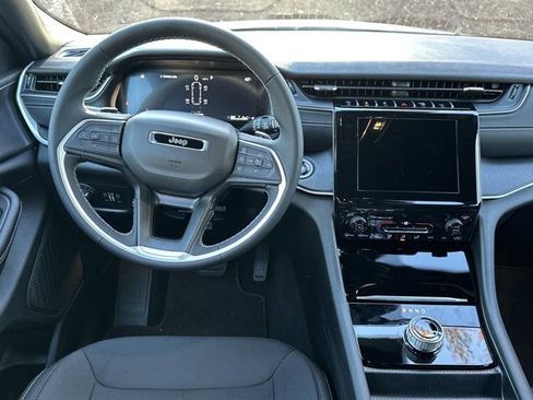 New 2025 Jeep Grand Cherokee L Laredo image 21