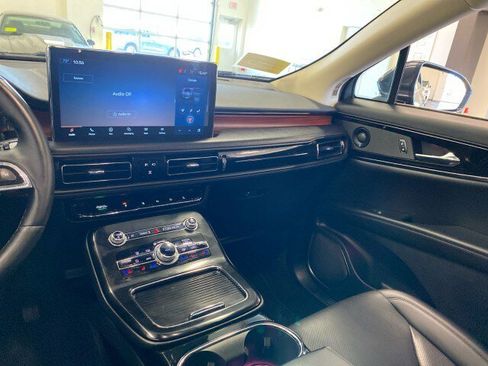 Used 2022 Lincoln Nautilus Reserve image 12