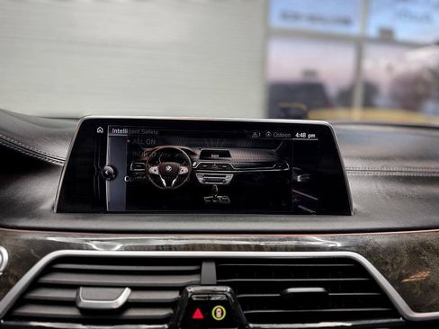 Used 2017 BMW 750i RWD image 16