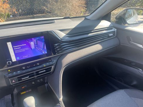 Used 2025 Toyota Camry LE image 33