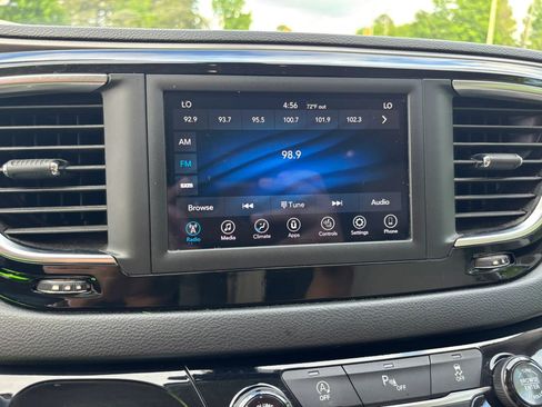 Used 2020 Chrysler Pacifica Touring-L FWD image 16