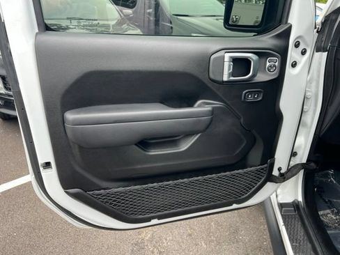 Used 2025 Jeep Wrangler Unlimited Sport AWD/4WD image 4