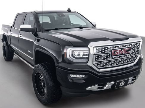 Used 2017 GMC Sierra 1500 Denali w/ Denali Ultimate Package AWD/4WD image 1