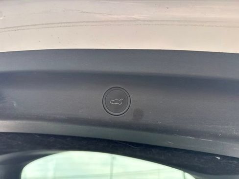 Used 2024 Tesla Model Y Long Range RWD image 17