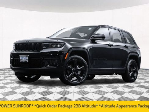 Used 2023 Jeep Grand Cherokee Altitude image 2