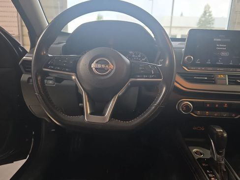 Used 2024 Nissan Altima 2.5 SR FWD image 16