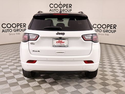 Used 2024 Jeep Compass Limited w/ High Altitude Package image 22