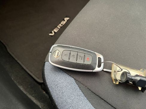 Used 2025 Nissan Versa SV image 21