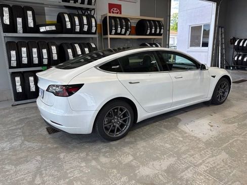 Used 2020 Tesla Model 3 Standard Range Plus RWD image 3