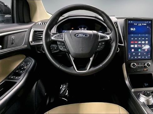 Used 2024 Ford Edge SEL image 9