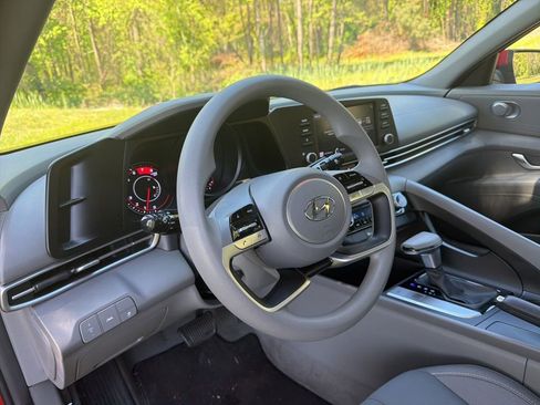 Used 2023 Hyundai Elantra SEL w/ Cargo Package image 12