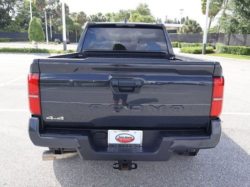 Used 2025 Toyota Tacoma SR5 AWD/4WD image 10