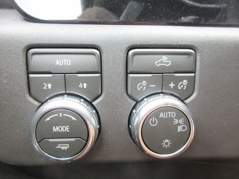 New 2026 GMC Sierra 1500 SLE w/ Max Trailering Package AWD/4WD image 14