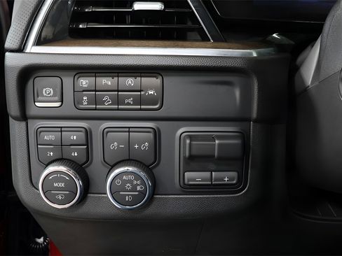 Used 2025 Chevrolet Tahoe High Country image 18