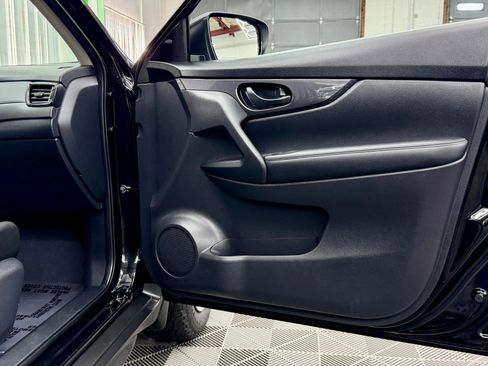 Used 2019 Nissan Rogue S image 7