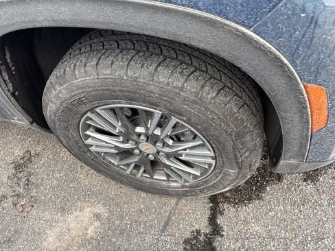 Used 2025 Chevrolet Traverse LT image 9