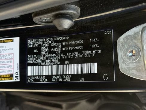 Used 2024 Toyota 4Runner Limited AWD/4WD image 35