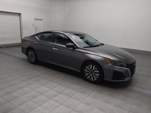 Used 2024 Nissan Altima 2.5 SV image 11