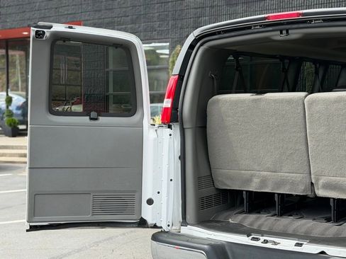 Used 2025 Chevrolet Express 3500 LT w/ LT Preferred Equipment Group image 18