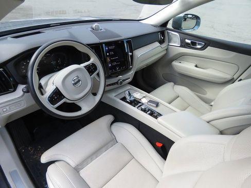 Used 2021 Volvo XC60 T8 Inscription AWD/4WD image 11
