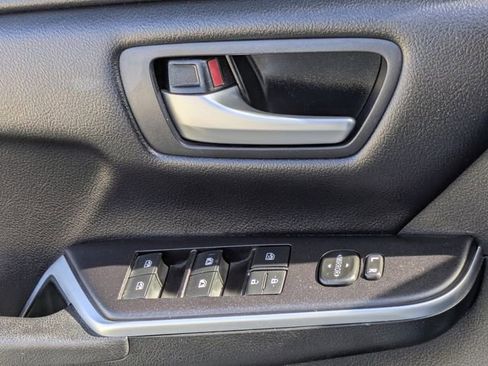 Used 2017 Toyota Camry SE image 22