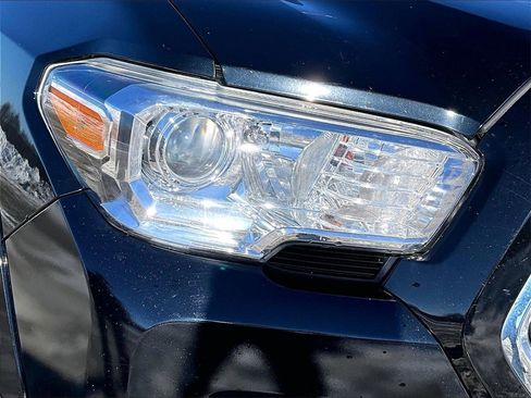 Used 2020 Toyota Tacoma SR5 image 26